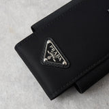 プラダ ポコノ テスート サファイアーノ ナイロン/レザー スマホホルダー ブラック 1ZT023 ストラップ付 - NEWSED
