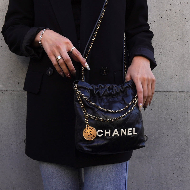 CHANEL 黒 レザー バッグ 保存袋付き