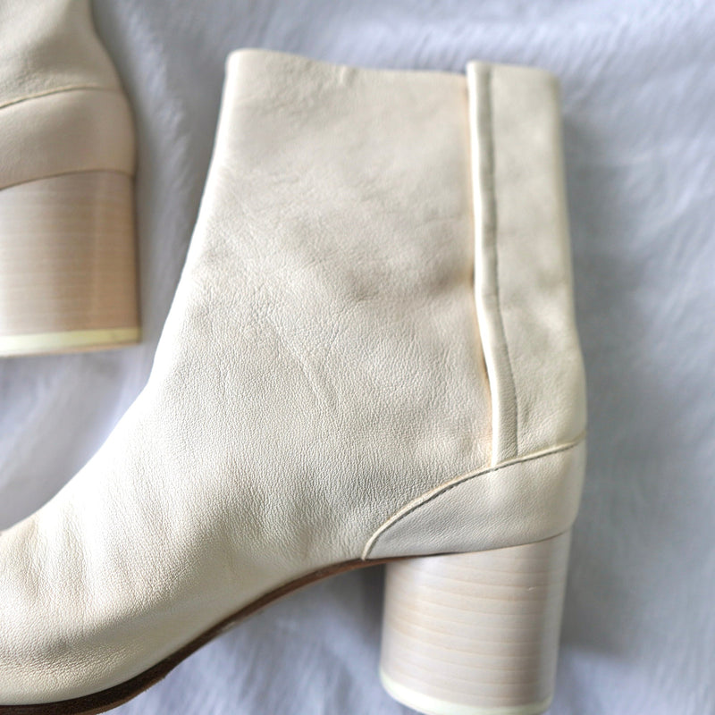 メゾンマルジェラ 22 タビブーツ ショートブーツ レディース ナッパレザー アイボリー 6cmヒール サイズ37 - NEWSED