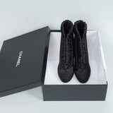 シャネル 25AW ギャザーサテン ココマーク アンクルブーツ ブラック 37 1/2C / 24.0〜24.5cm 未使用品 - NEWSED