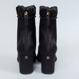 シャネル 25AW ギャザーサテン ココマーク アンクルブーツ ブラック 37 1/2C / 24.0〜24.5cm 未使用品 - NEWSED