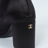 シャネル 25AW ギャザーサテン ココマーク アンクルブーツ ブラック 37 1/2C / 24.0〜24.5cm 未使用品 - NEWSED