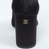 シャネル 25AW ギャザーサテン ココマーク アンクルブーツ ブラック 37 1/2C / 24.0〜24.5cm 未使用品 - NEWSED