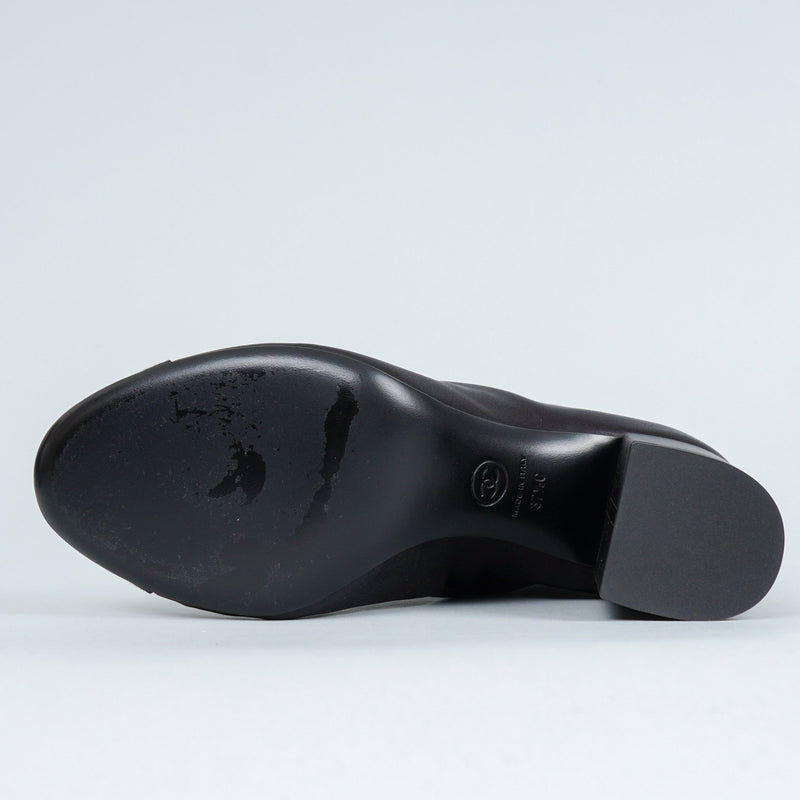 シャネル 25AW ギャザーサテン ココマーク アンクルブーツ ブラック 37 1/2C / 24.0〜24.5cm 未使用品 - NEWSED