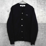 プレイ コム デ ギャルソン ハートロゴ カーディガン ブラック