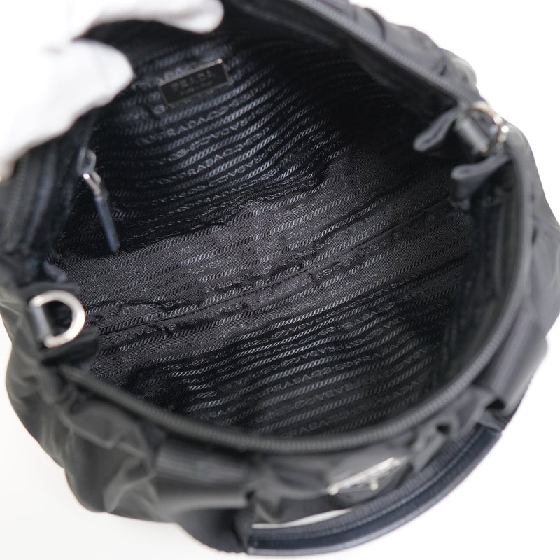 プラダ テスート ポコノ ナイロン トライアングルロゴ ギャザー 2way ハンドバッグ ショルダーバッグ ブラック - NEWSED