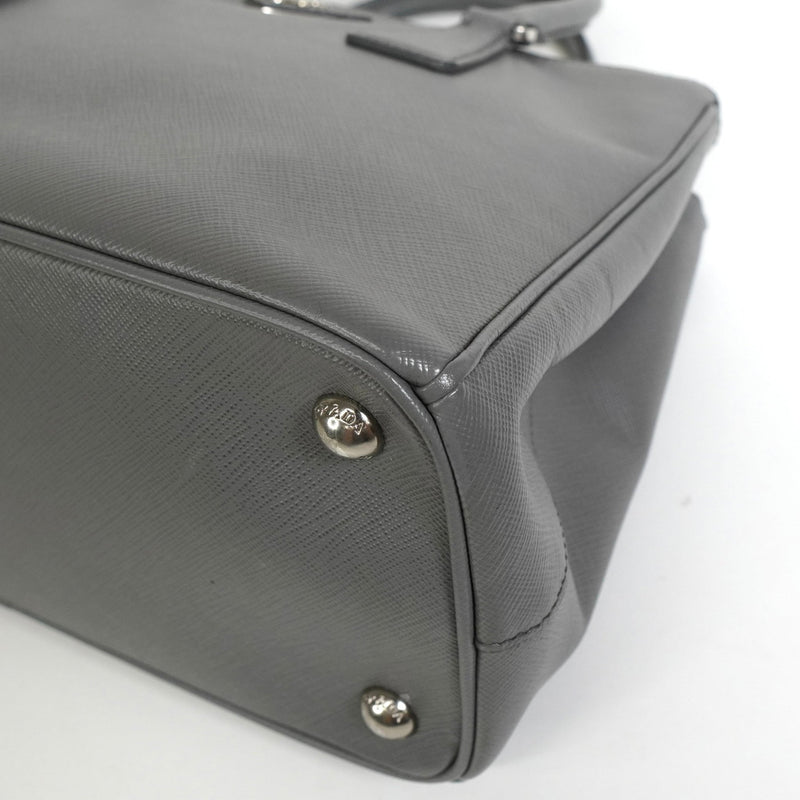 プラダ ガレリア サフィアーノレザー 2way ハンドバッグ ショルダーバッグ グレー - NEWSED