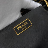 プラダ サフィアーノ レザー 三角プレート 2WAY ハンドバッグ ショルダーバッグ ブラック - NEWSED