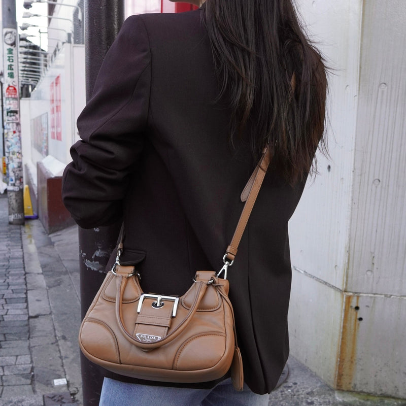 プラダ トライアングルロゴ サフィアーノ レザー 2way ハンドバッグ ショルダーバッグ ブラウン - NEWSED