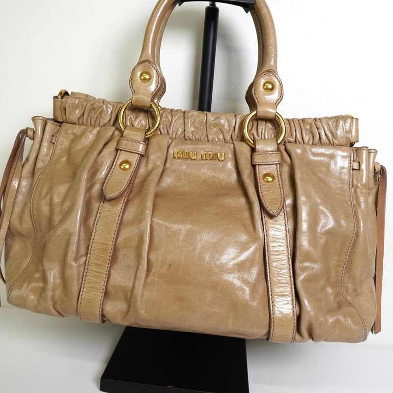 ミュウミュウ レザー 2way ハンドバッグ ショルダーバッグ ベージュ - NEWSED