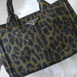 プラダ カナパ キャンバス ミリタリー柄 レオパード 2way ハンドバッグ / ショルダーバッグ カーキ - NEWSED