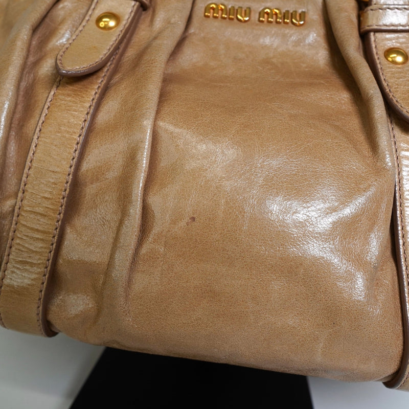 ミュウミュウ レザー 2way ハンドバッグ ショルダーバッグ ベージュ - NEWSED