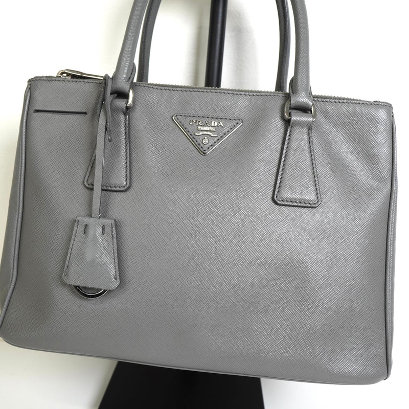 プラダ ガレリア サフィアーノレザー 2way ハンドバッグ ショルダーバッグ グレー - NEWSED