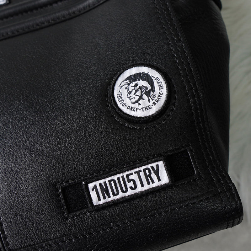 ディーゼル アイコン レザー 2way ハンドバッグ ショルダーバッグ ブラック - NEWSED