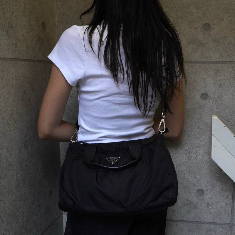 プラダ テスート ポコノ ナイロン トライアングルロゴ ギャザー 2way ハンドバッグ ショルダーバッグ ブラック - NEWSED