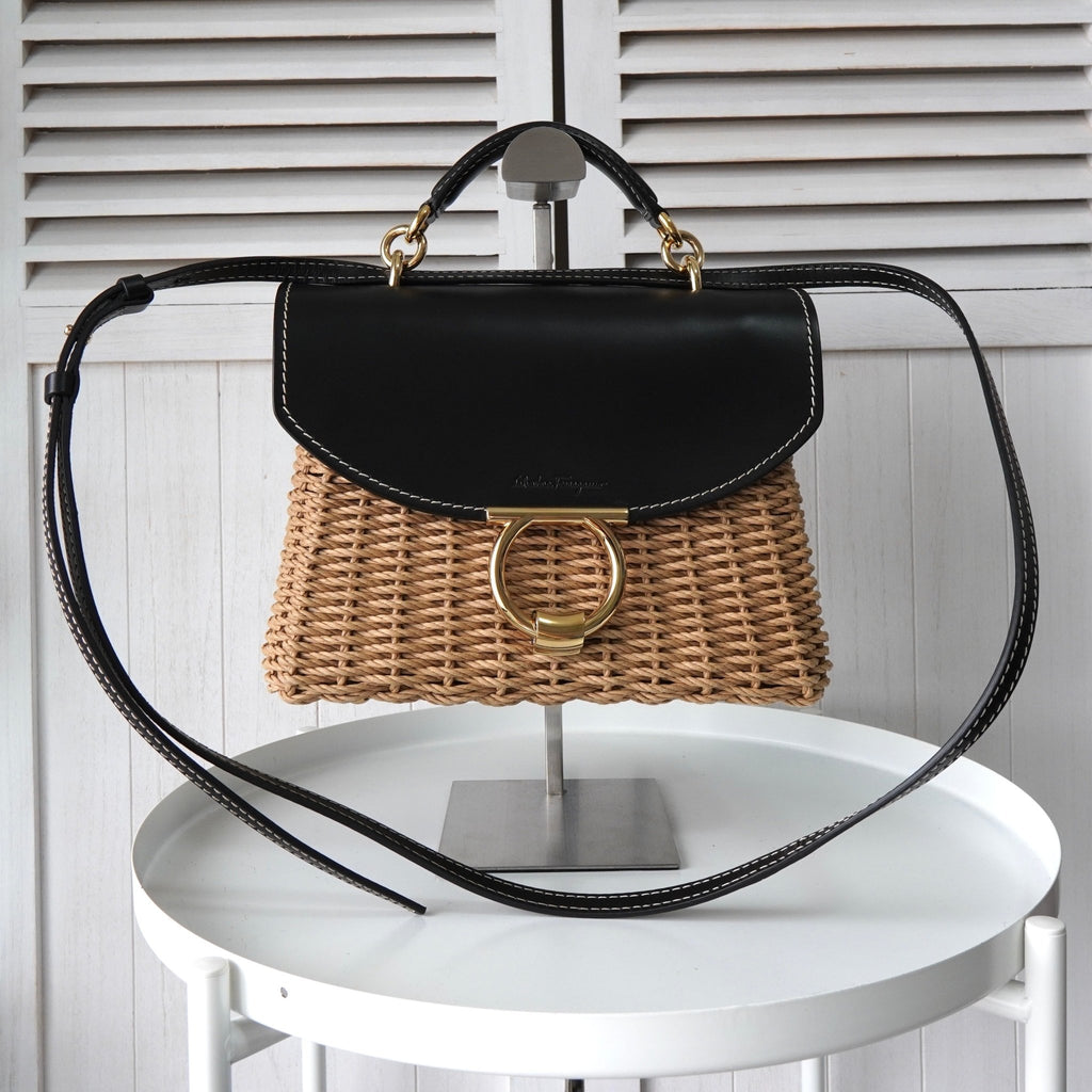 Salvatore Ferragamo Margot 皮革两用篮包、手提包、单肩包、黑色