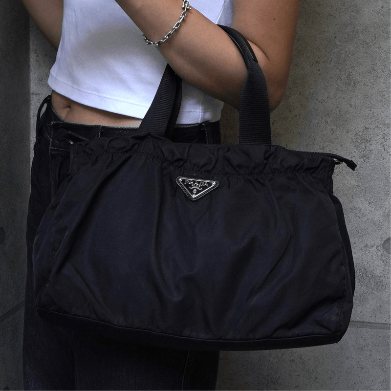 プラダ テスート ポコノ ナイロン トライアングルロゴ ギャザー 2way ハンドバッグ ショルダーバッグ ブラック - NEWSED