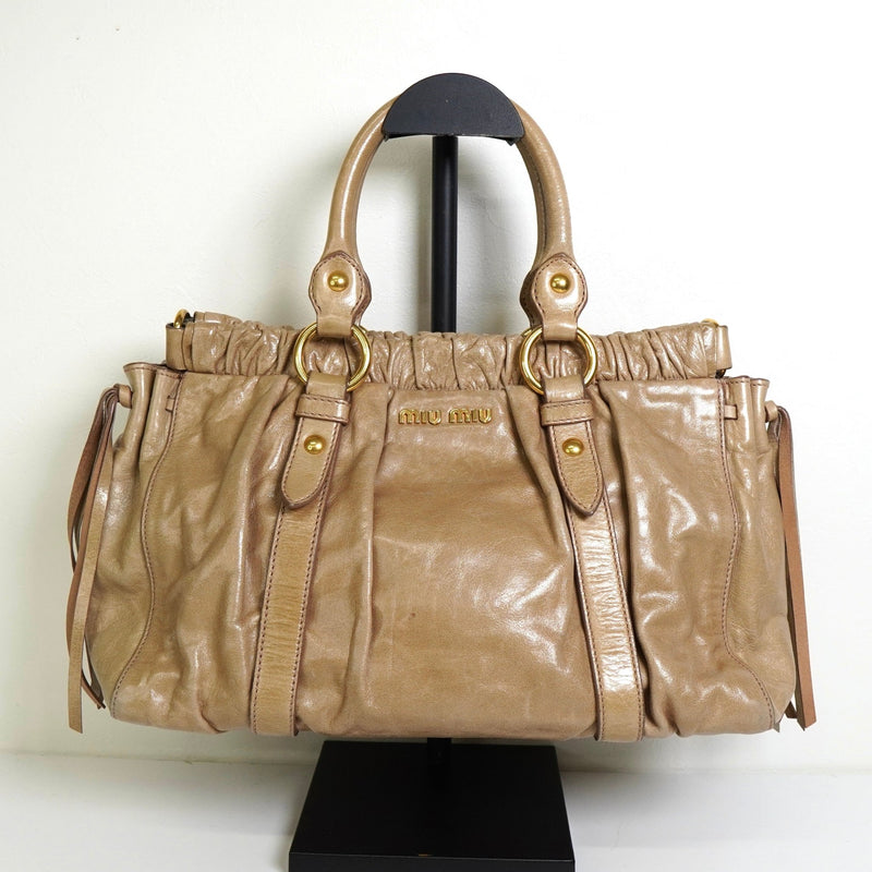 ミュウミュウ レザー 2way ハンドバッグ ショルダーバッグ ベージュ - NEWSED