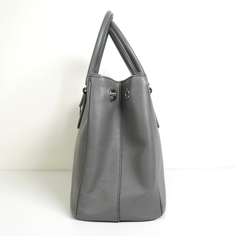 プラダ ガレリア サフィアーノレザー 2way ハンドバッグ ショルダーバッグ グレー - NEWSED