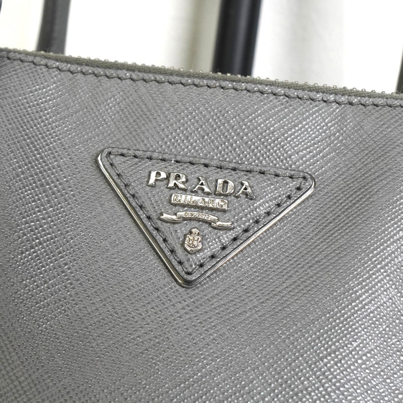 プラダ ガレリア サフィアーノレザー 2way ハンドバッグ ショルダーバッグ グレー - NEWSED