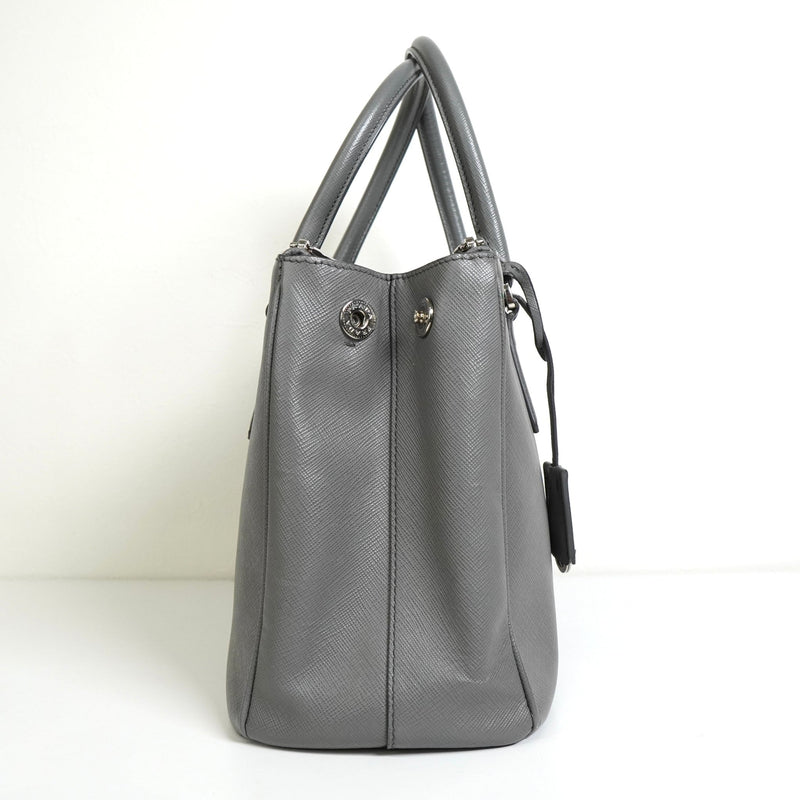 プラダ ガレリア サフィアーノレザー 2way ハンドバッグ ショルダーバッグ グレー - NEWSED