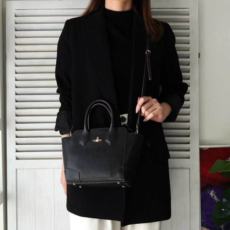 ヴィヴィアン ウエストウッド オーブ レザー 2way ハンドバッグ ショルダーバッグ ブラック - NEWSED