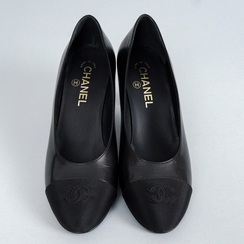 シャネル ココマーク刺繍 バイカラートゥ ハイヒールパンプス 37 1/2C / 24.0cm - 24.5cm - NEWSED