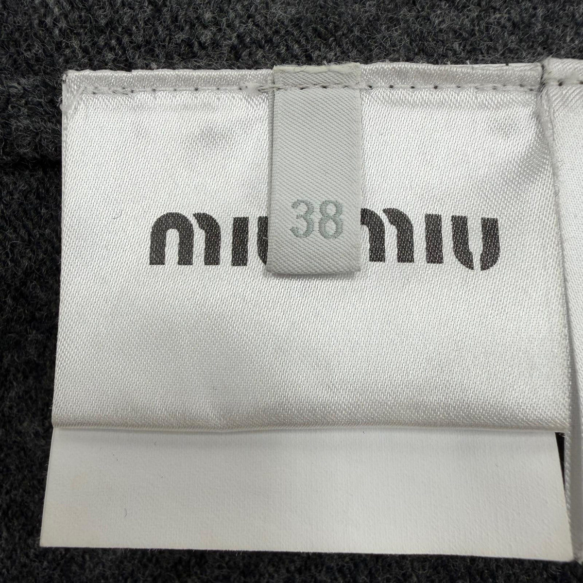 ミュウミュウ ロゴ刺繍 クロップド丈 長袖 ニット カーディガン グレー 38 レディース - NEWSED