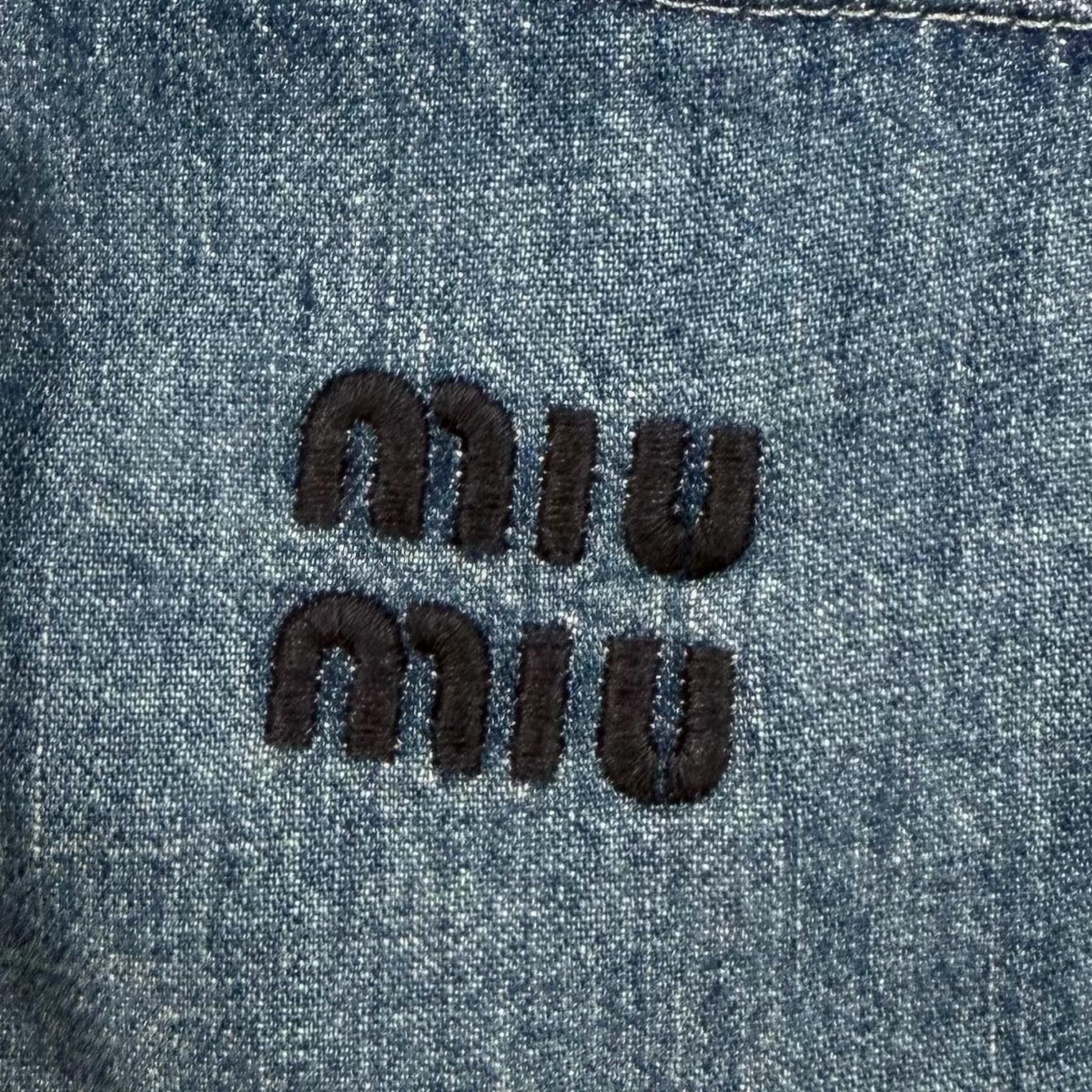 ミュウミュウ シャンブレー ロゴ刺繍 ワイドパンツ デニムパンツ インディゴブルー 38 レディース - NEWSED