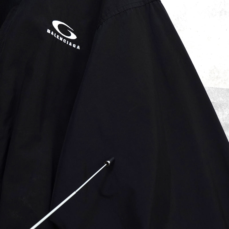 バレンシアガ ロゴ ナイロンブルゾン ブラック