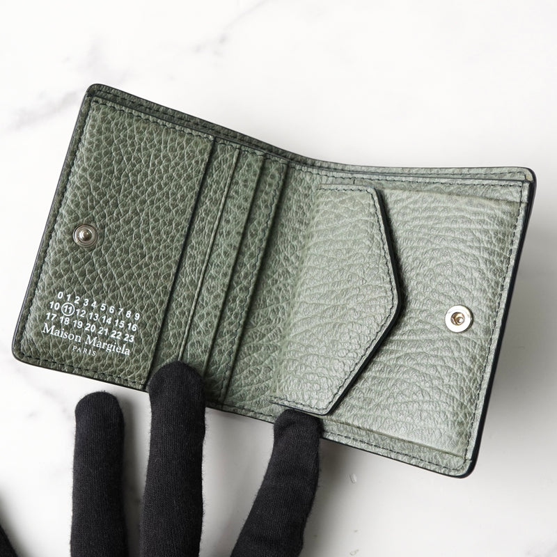 メゾン マルジェラ 四つタグ レザー 二つ折り財布 コンパクトウォレット カーキ 箱付き