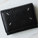 メゾン マルジェラ 4ステッチ 四つタグ レザー 三つ折り財布 コンパクトウォレット ブラック - NEWSED