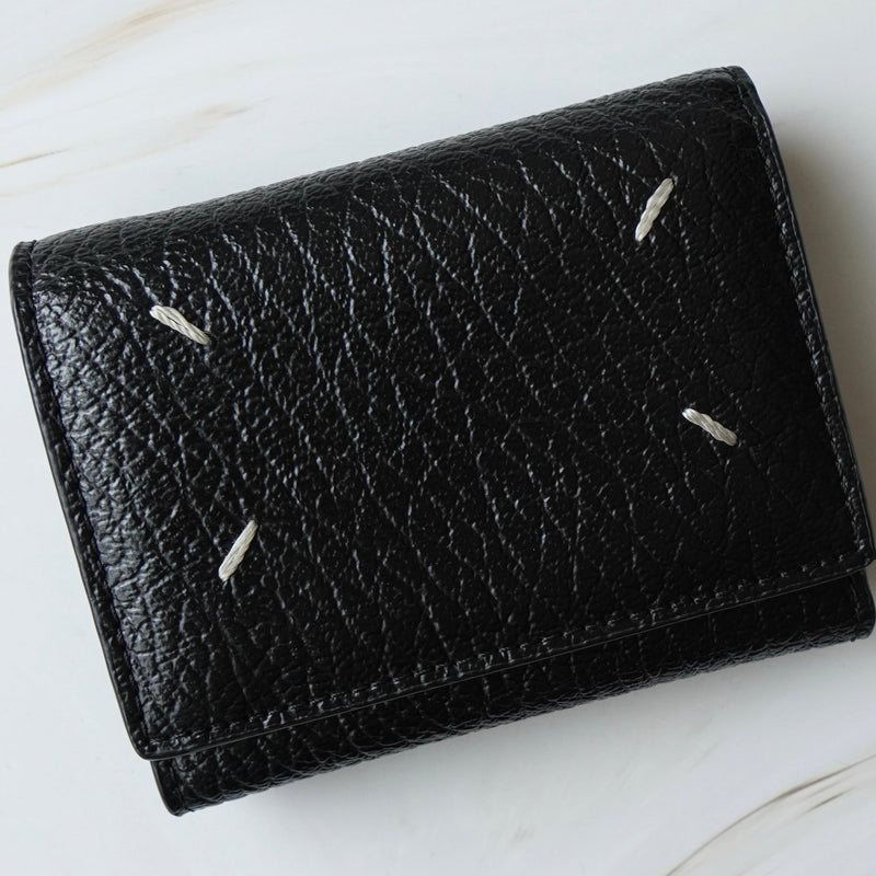 メゾン マルジェラ 4ステッチ 四つタグ レザー 三つ折り財布 コンパクトウォレット ブラック - NEWSED