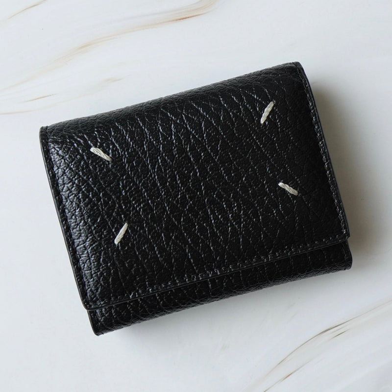 メゾン マルジェラ 4ステッチ 四つタグ レザー 三つ折り財布 コンパクトウォレット ブラック - NEWSED