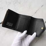 メゾン マルジェラ 4ステッチ 四つタグ レザー 三つ折り財布 コンパクトウォレット ブラック - NEWSED