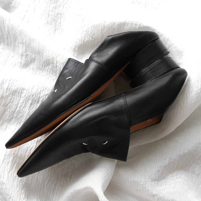 メゾン マルジェラ ポインテッドトゥ レディース ナッパレザー 4ステッチ ナッパレザー ブラック レザー サイズ38 24cm - NEWSED