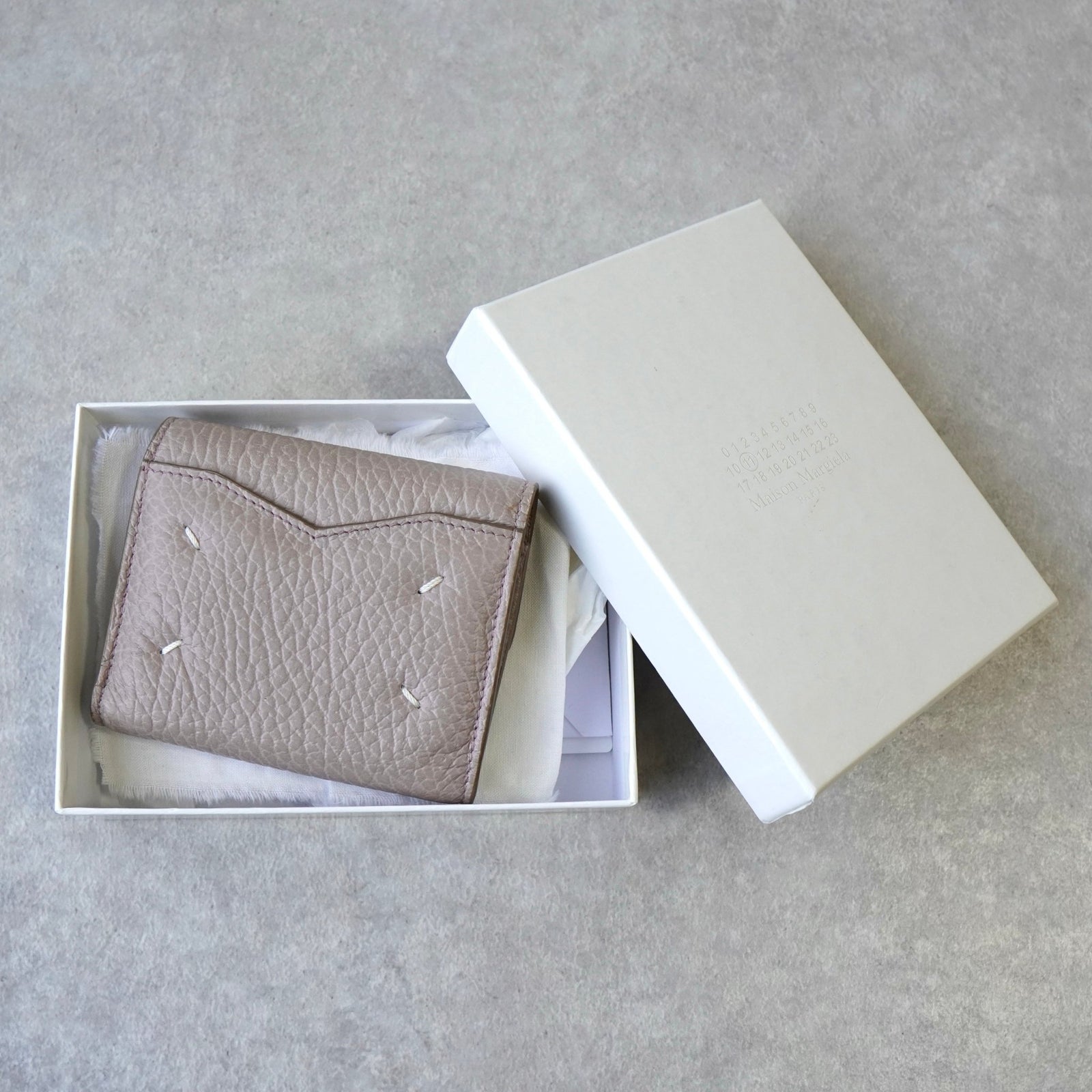 美品 メゾン マルジェラ 二つ折り 財布 コンパクト ウォレット 箱付 タグ付き Maison Margiela メゾンマルジェラ MAISON MARGIELA 財布 二