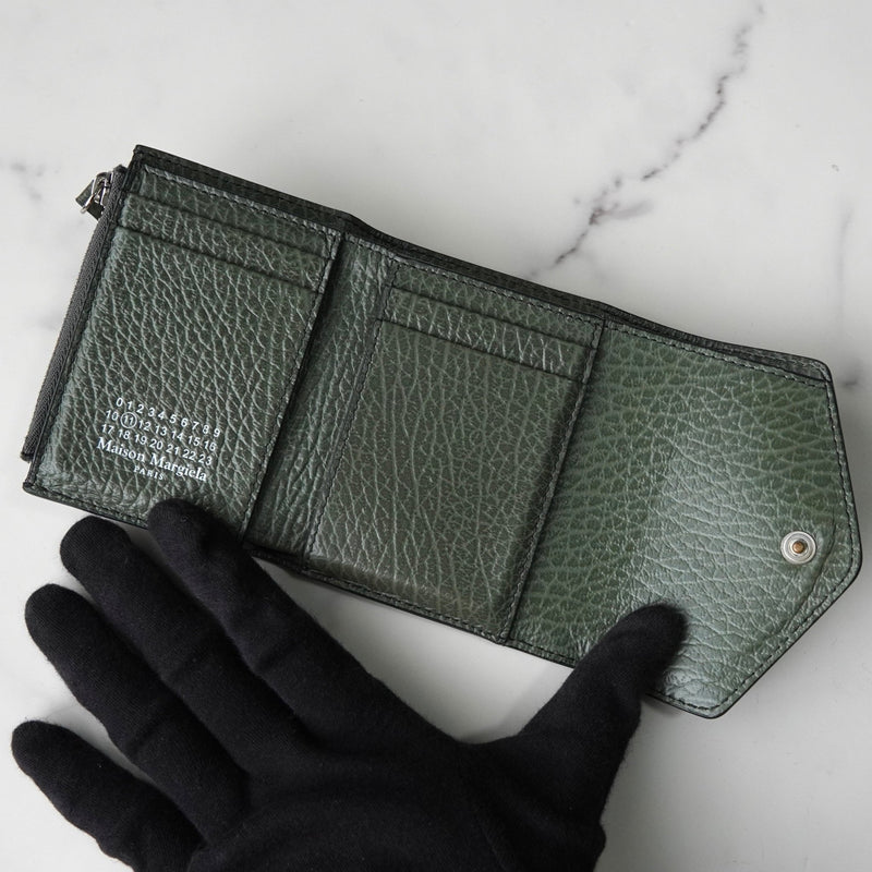 メゾン マルジェラ 4ステッチ 四つタグ レザー 三つ折り財布 コンパクトウォレット グリーン - NEWSED