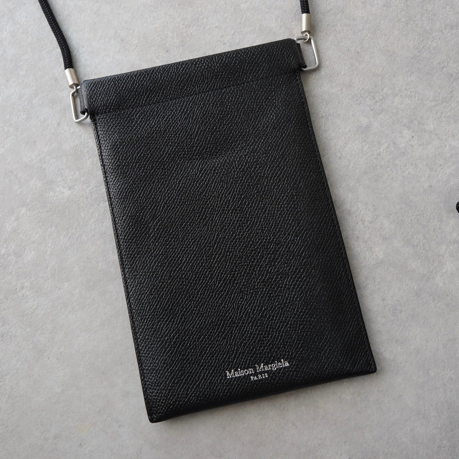 メゾン マルジェラ 4ステッチ 四つタグ レザー スマートフォン ポーチ