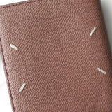 メゾン マルジェラ 4ステッチ 四つタグ レザー 二つ折り財布 コンパクトウォレット パープルブラウン - NEWSED