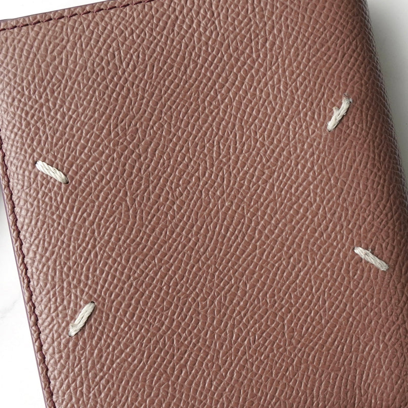 メゾン マルジェラ 4ステッチ 四つタグ レザー 二つ折り財布 コンパクトウォレット パープルブラウン - NEWSED