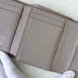 メゾン マルジェラ 4ステッチ 四つタグ コンパクトウォレット 三つ折り財布 グレージュ 箱付き - NEWSED