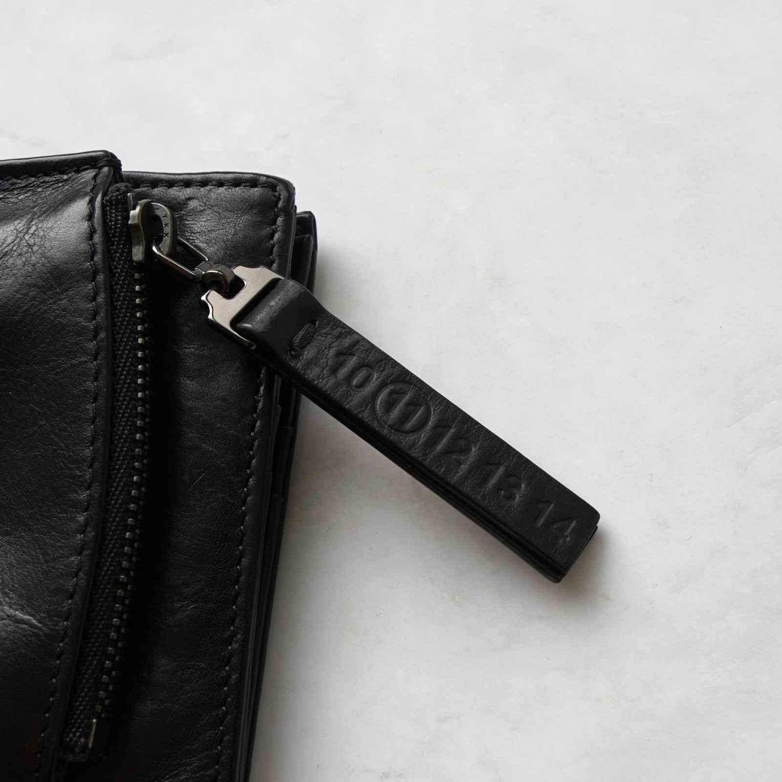 美品 20SS⭐️メゾンマルジェラ 2つ折り財布 4つタグ レザー ブラック メゾン マルジェラ 4ステッチ 四つタグ レザー 二つ折り財布