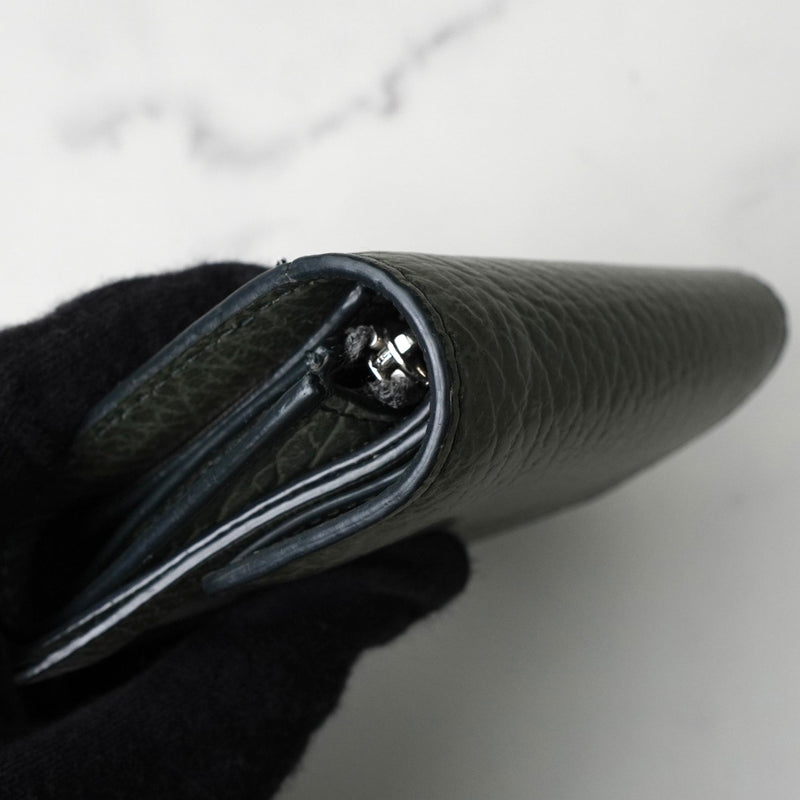 メゾン マルジェラ 4ステッチ 四つタグ レザー 三つ折り財布 コンパクトウォレット グリーン - NEWSED