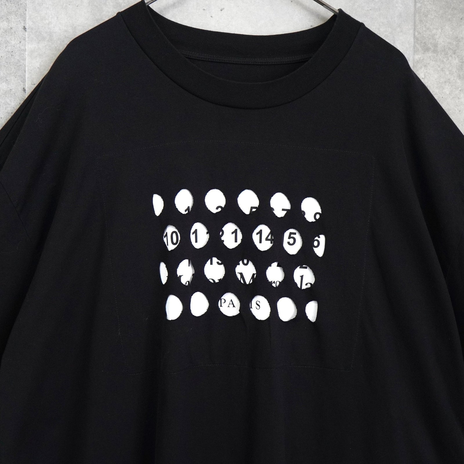 メゾンマルジェラ カレンダー ロゴ 4ステッチ Tシャツ ブラック 