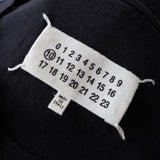メゾンマルジェラ カレンダー ロゴ 4ステッチ Tシャツ ブラック - NEWSED