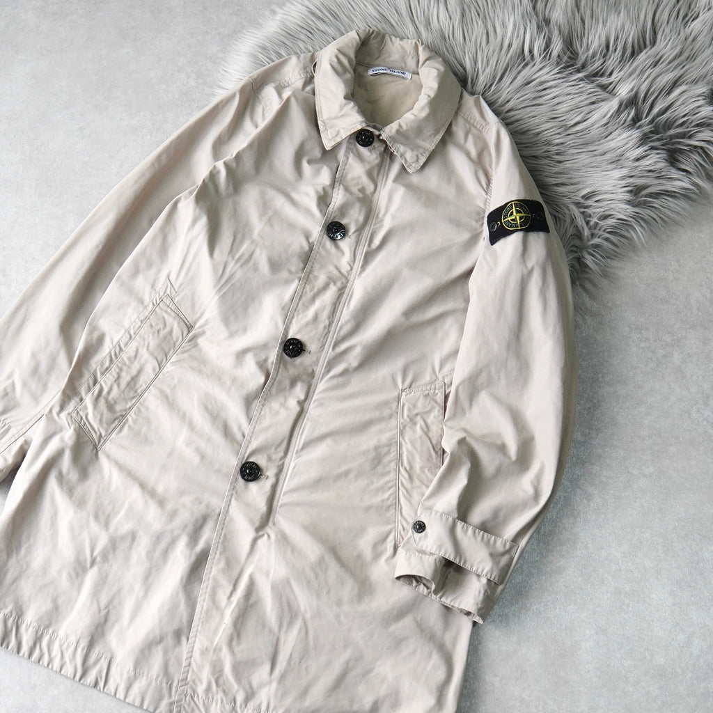 ストーンアイランド コンパスバッジ ステンカラーコート ベージュ メンズ