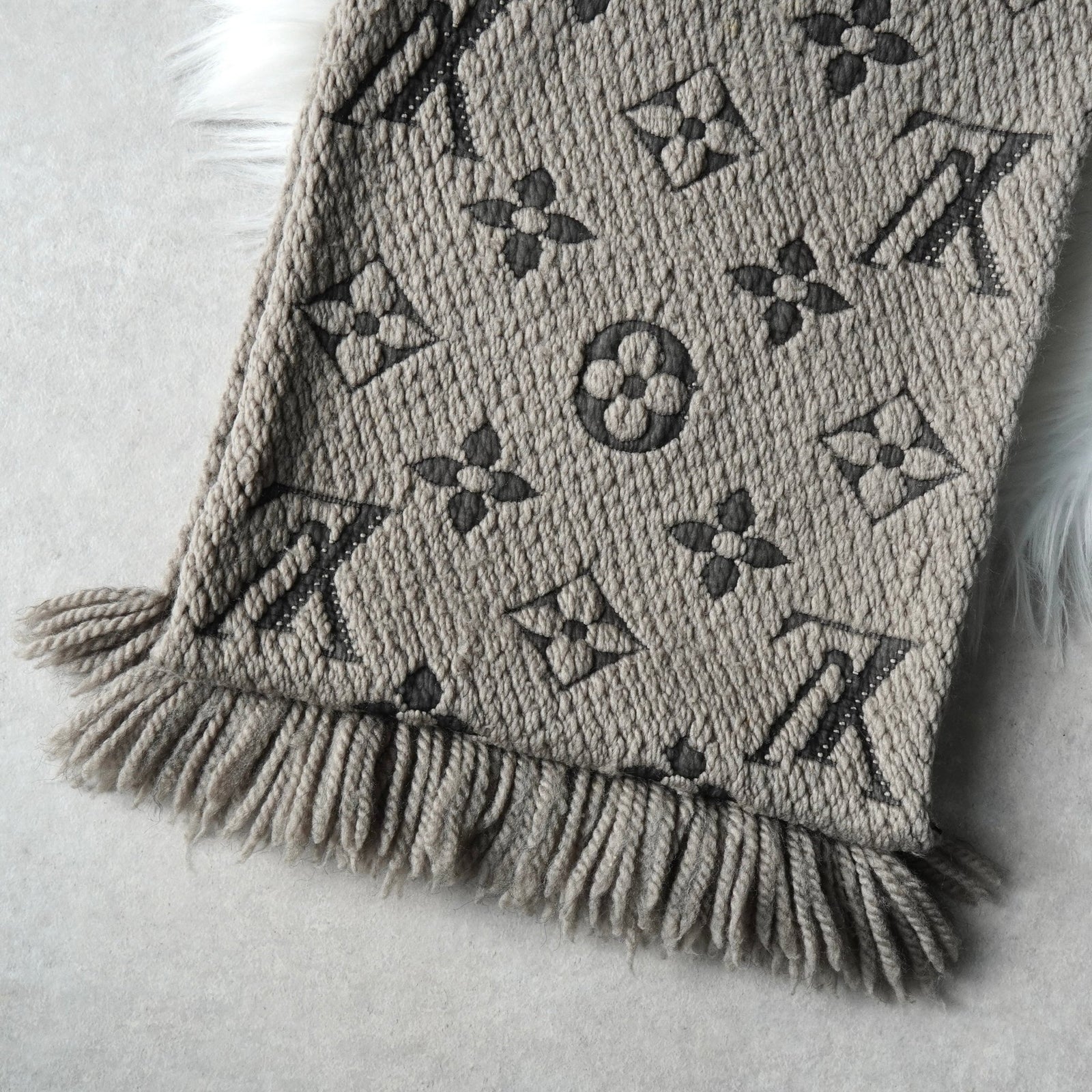 【本物保証】 ルイヴィトン LOUIS VUITTON モノグラム エシャルプ ロゴマニア 413287 マフラー ウール シルク グレー ルイ ヴィトン エシャルプ ロゴマニア モノグラム ウール マフラー