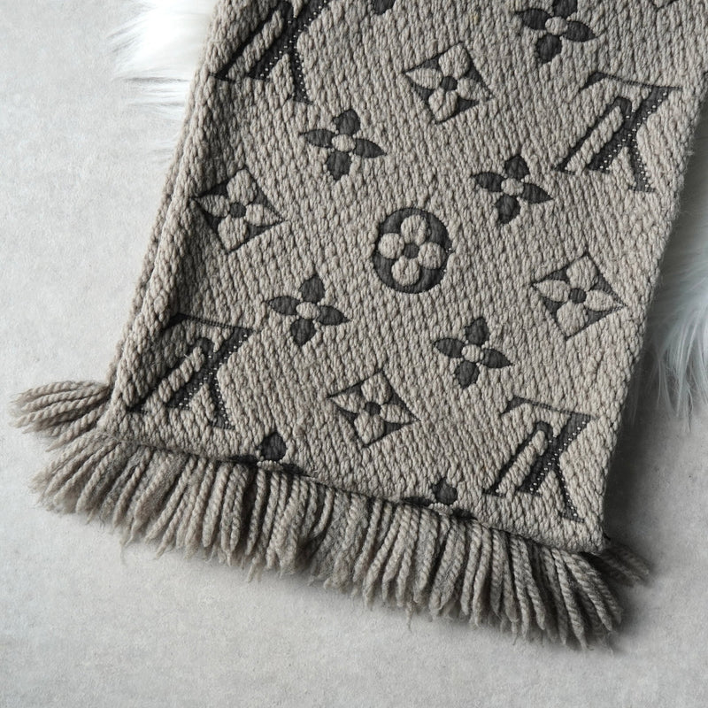 LOUIS VUITTON グレー マフラー 413287 ルイ ヴィトン エシャルプ ロゴマニア モノグラム ウール マフラー