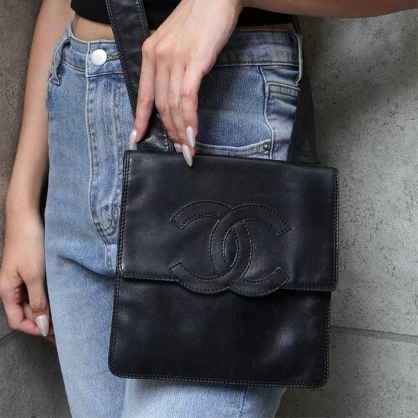 ✨未使用クラス✨CHANEL 現行　ココマーク　熊　ソリッド　ネクタイ ✨未使用クラス✨CHANEL 現行 ココマーク 熊 ソリッド ネクタイ